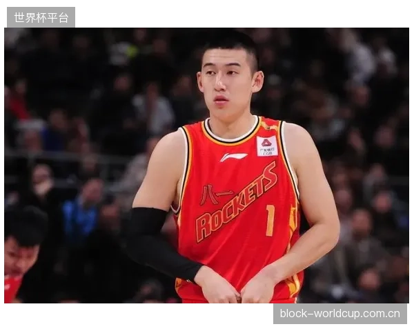 双后腰的衔接与覆盖是联防体系关键，他俩的发挥决定球队攻防转换流畅度。
